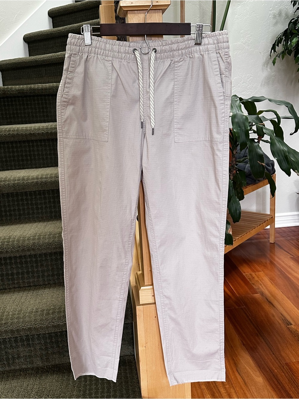 Vuori Women’s Ripstop Vintage Drawstring Casual Pants in khaki